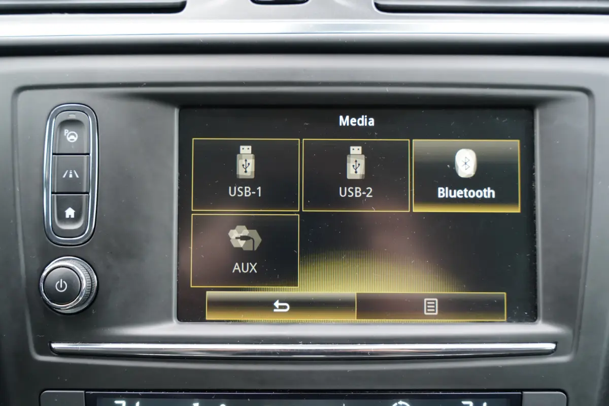 Kadjar TCe Intens 131pk | | Apple Carplay/Android Auto | Dab | Lichtmetalen velgen 17" | Navigatiesysteem full map | Parkeersensor voor en achter | Trekhaak | Dealer onderhouden!