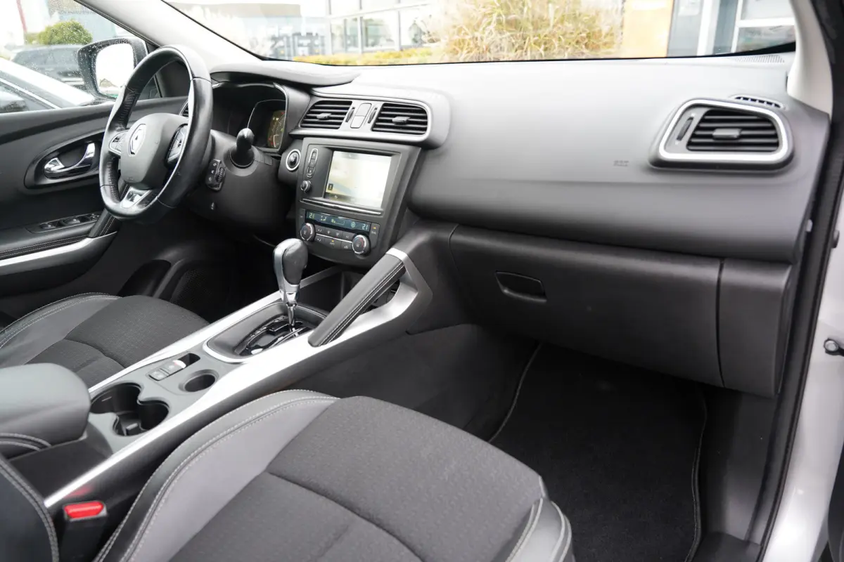 Kadjar TCe Intens 131pk | | Apple Carplay/Android Auto | Dab | Lichtmetalen velgen 17" | Navigatiesysteem full map | Parkeersensor voor en achter | Trekhaak | Dealer onderhouden!