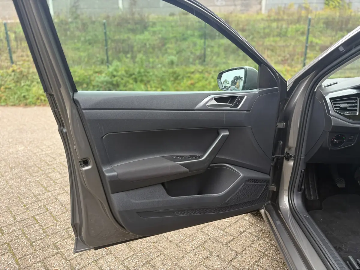 1.0 TSI Highline PANO I CLIMA I PDC I STOEL VERW I CARPLAY I NWE APK