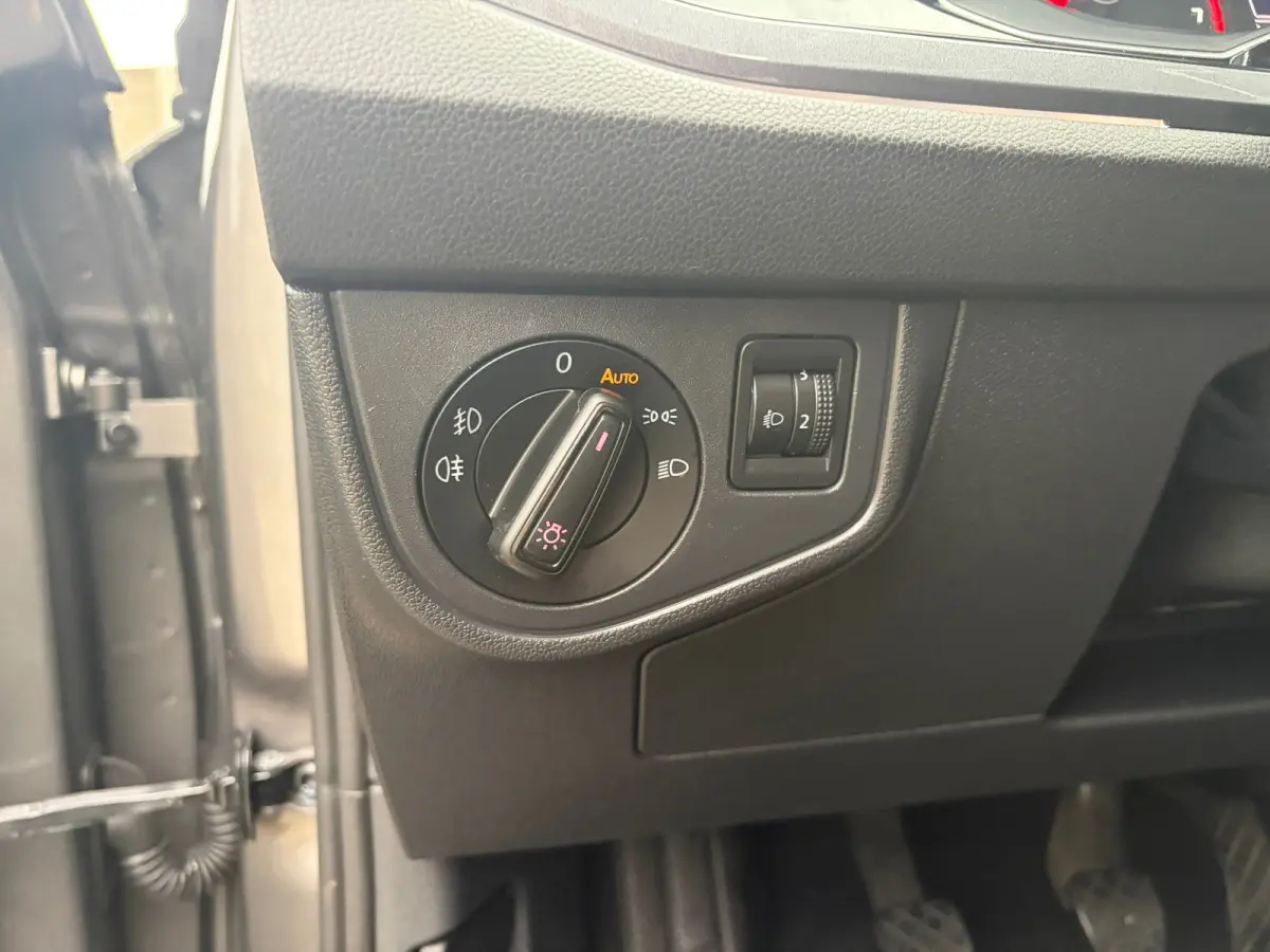 1.0 TSI Highline PANO I CLIMA I PDC I STOEL VERW I CARPLAY I NWE APK