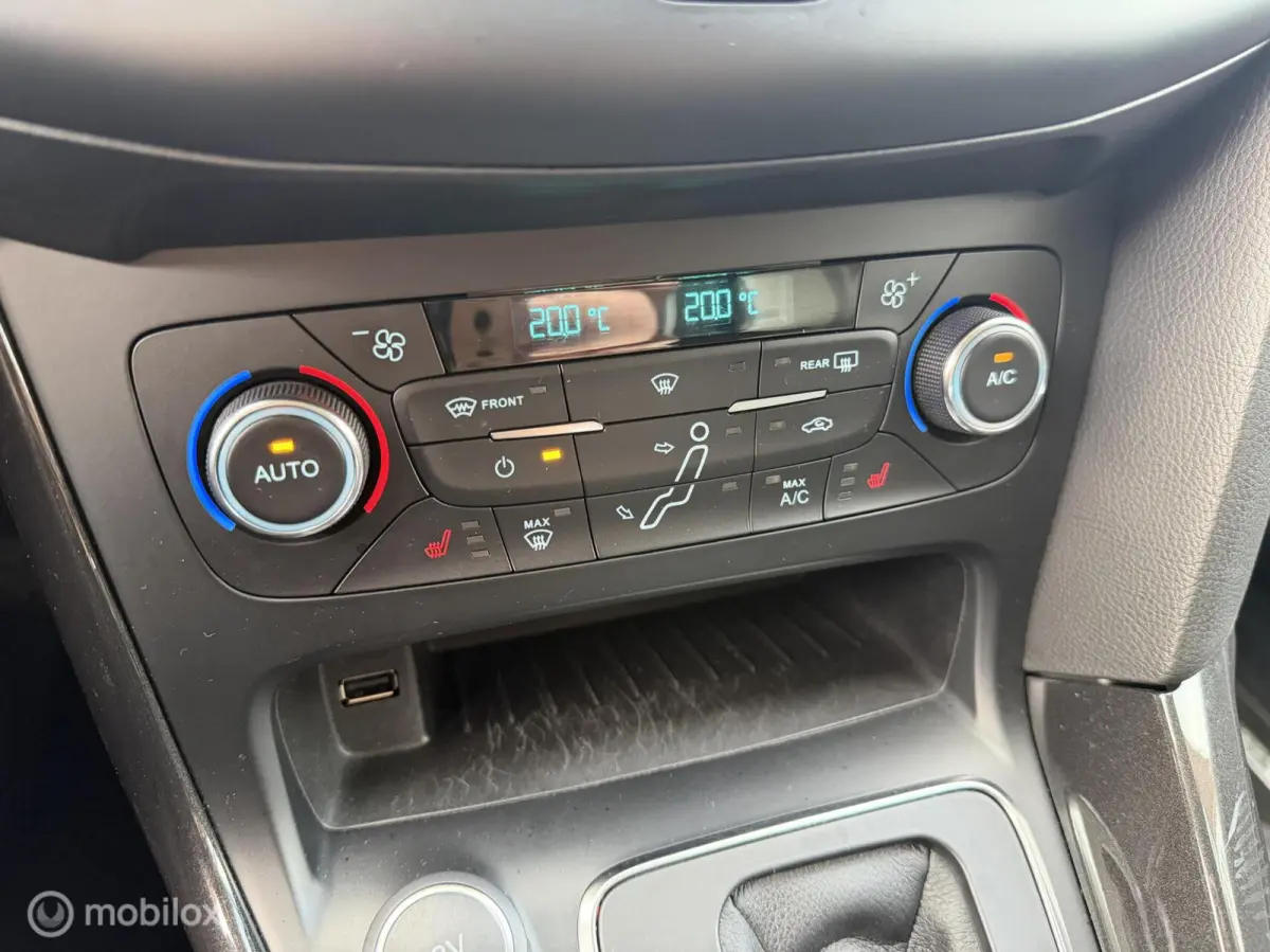 1.0 Titanium AUTOMAAT*NAVI*CRUISE*PDC*CLIMA*