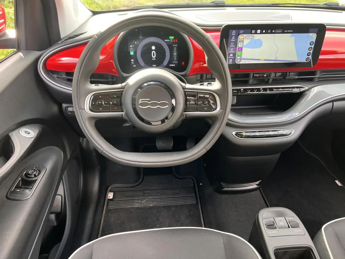 24kWh *La Prima 16” Two-Tone* CarPlay / 4x Assist