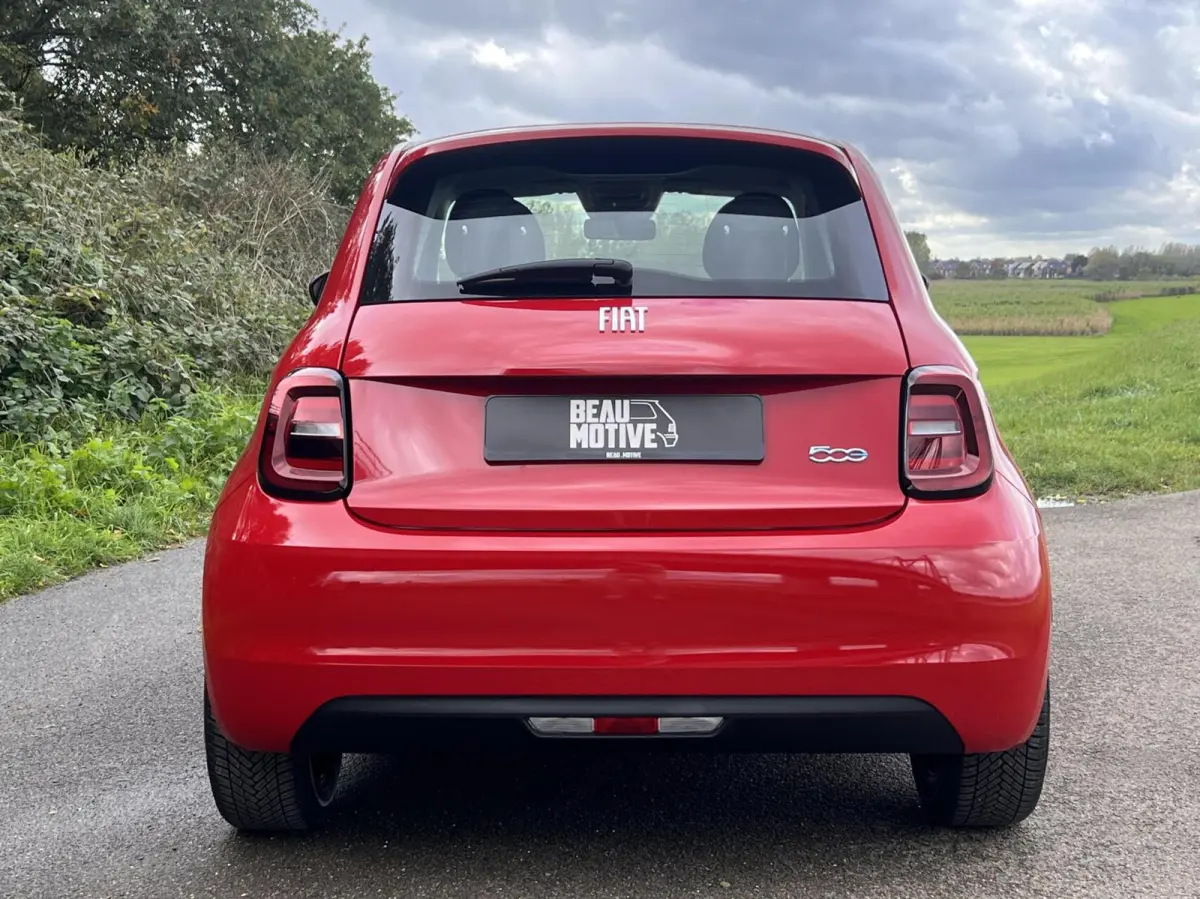 24kWh *La Prima 16” Two-Tone* CarPlay / 4x Assist