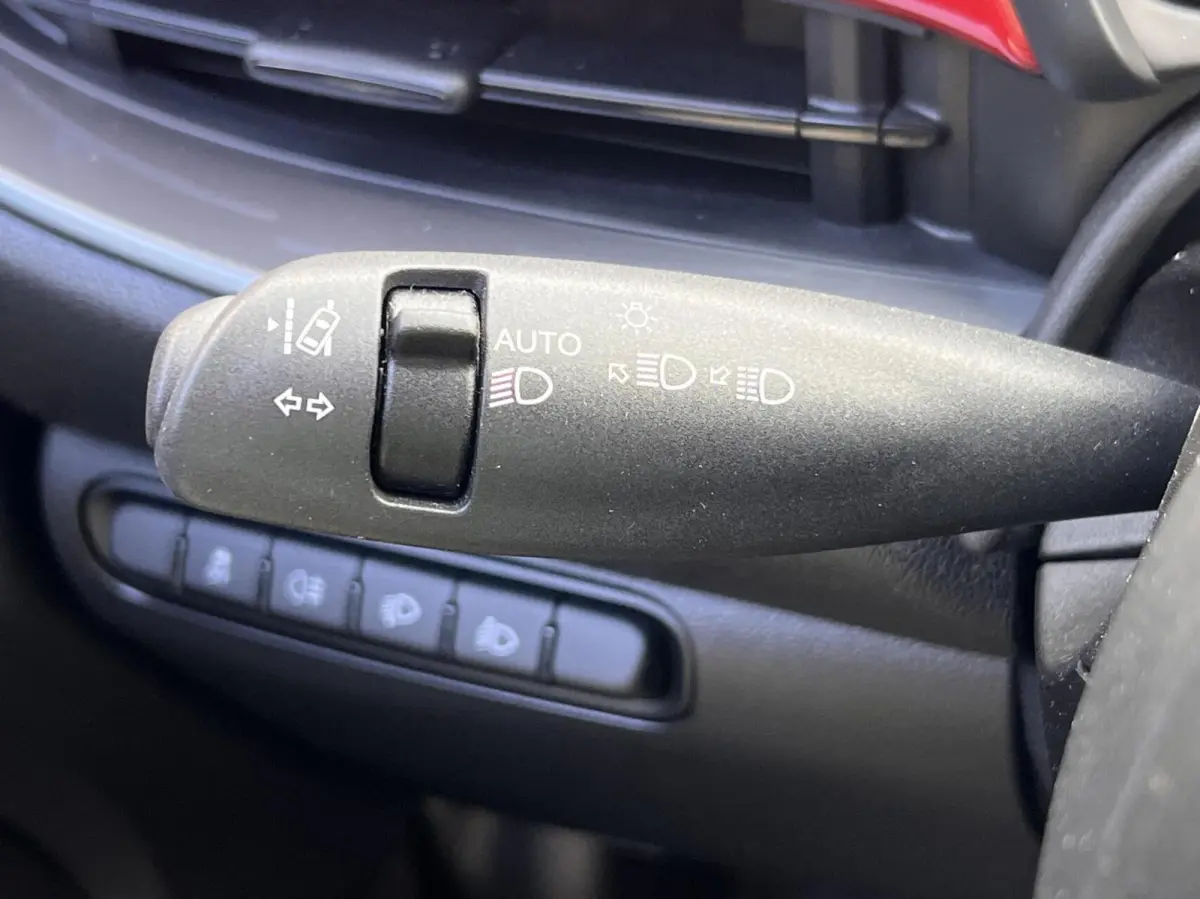 24kWh *La Prima 16” Two-Tone* CarPlay / 4x Assist