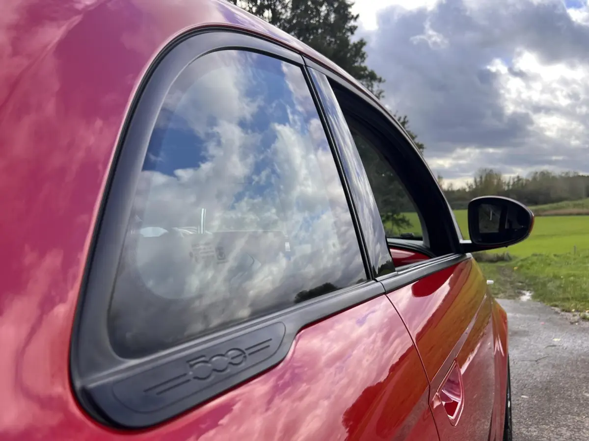 24kWh *La Prima 16” Two-Tone* CarPlay / 4x Assist