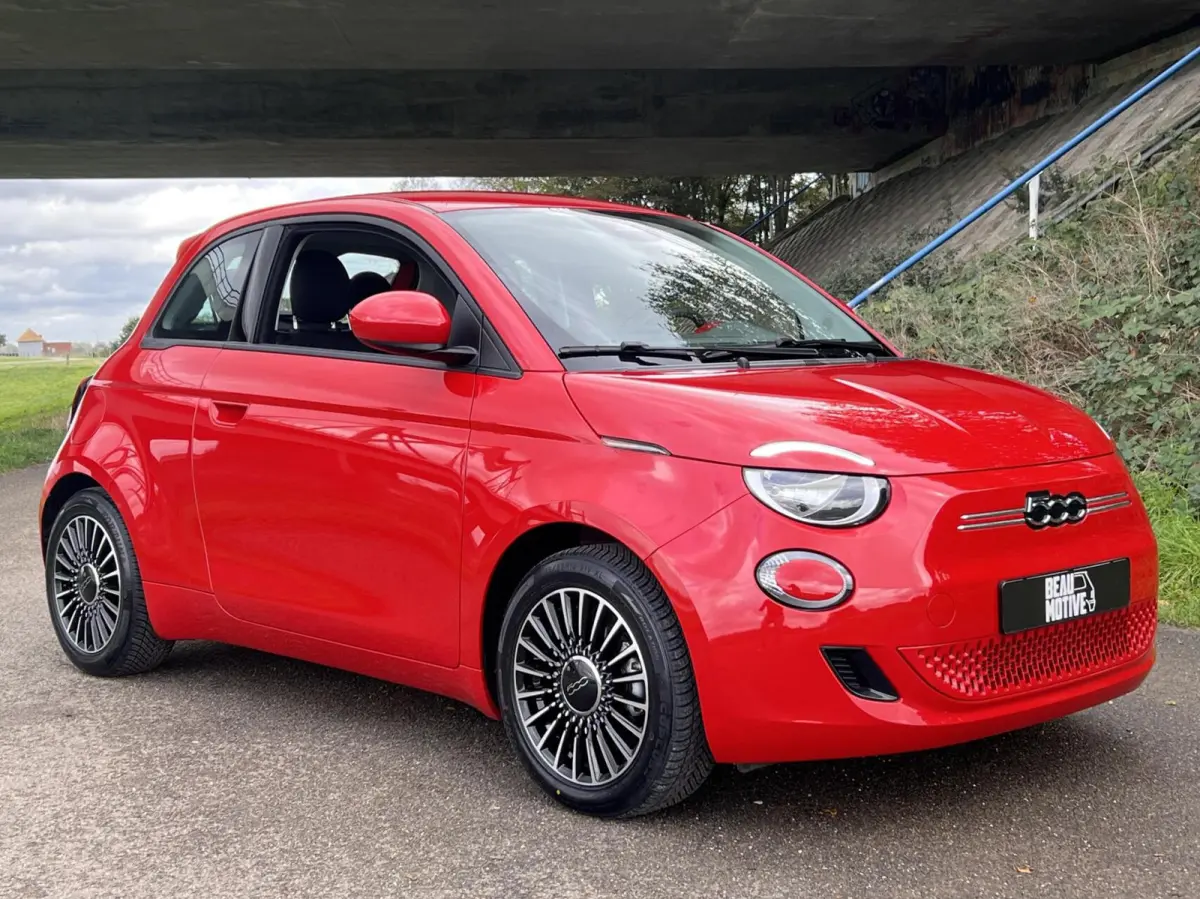 24kWh *La Prima 16” Two-Tone* CarPlay / 4x Assist