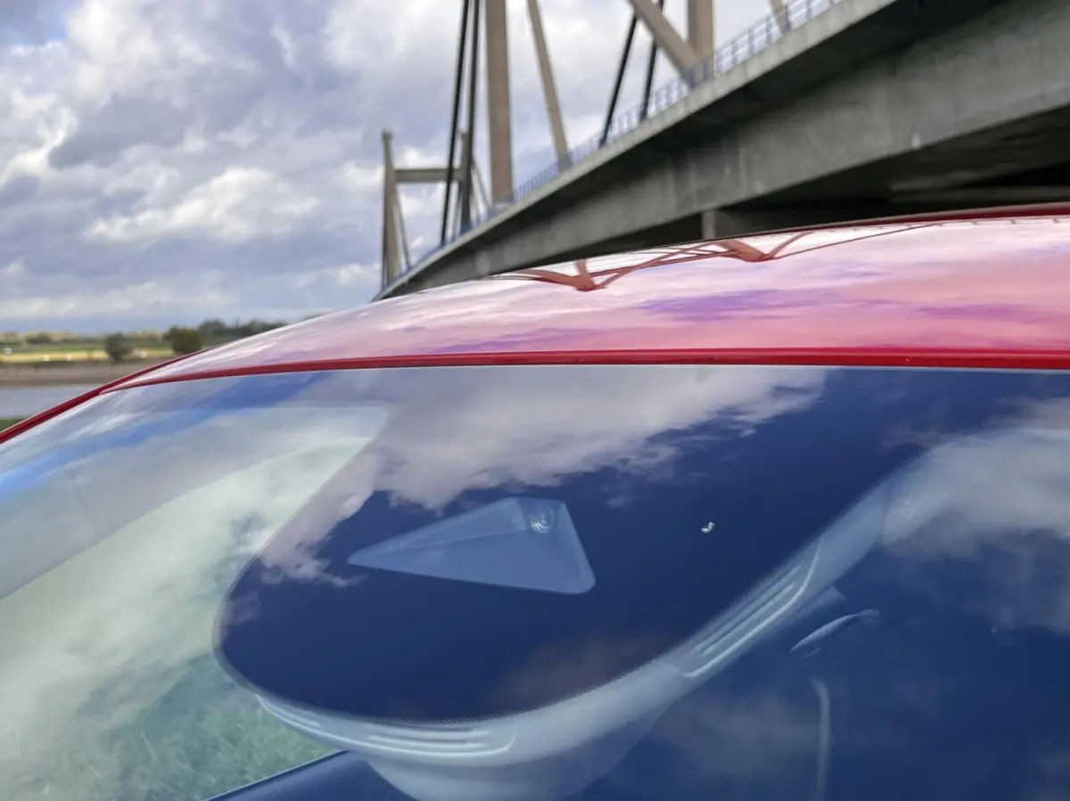 24kWh *La Prima 16” Two-Tone* CarPlay / 4x Assist