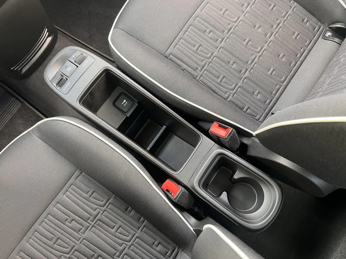24kWh *La Prima 16” Two-Tone* CarPlay / 4x Assist