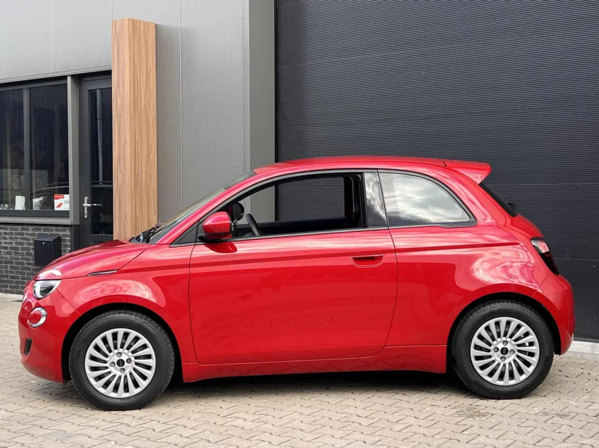 24kWh *La Prima 16” Two-Tone* CarPlay / 4x Assist