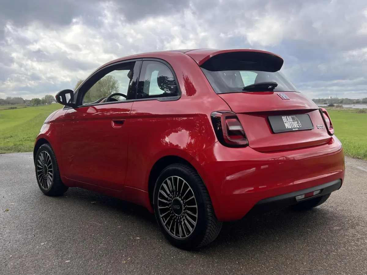 24kWh *La Prima 16” Two-Tone* CarPlay / 4x Assist