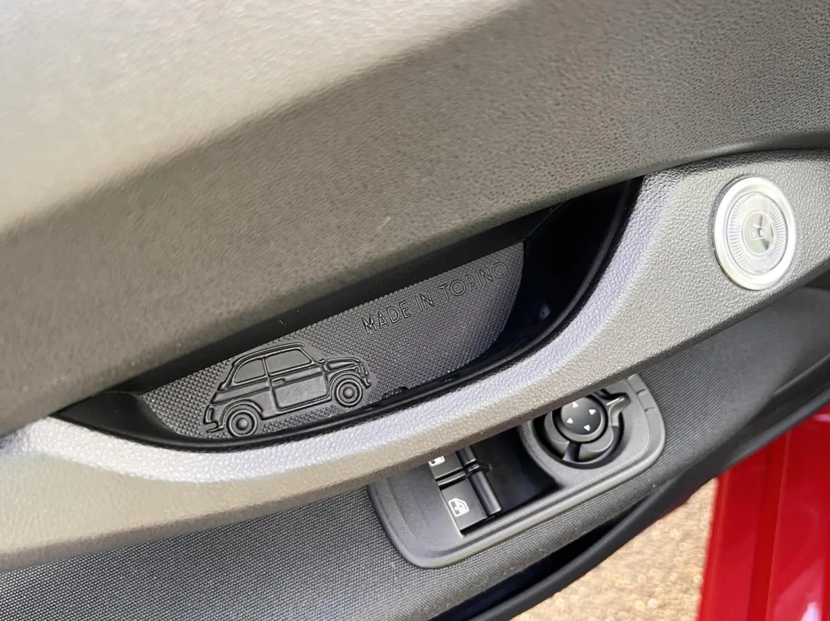 24kWh *La Prima 16” Two-Tone* CarPlay / 4x Assist