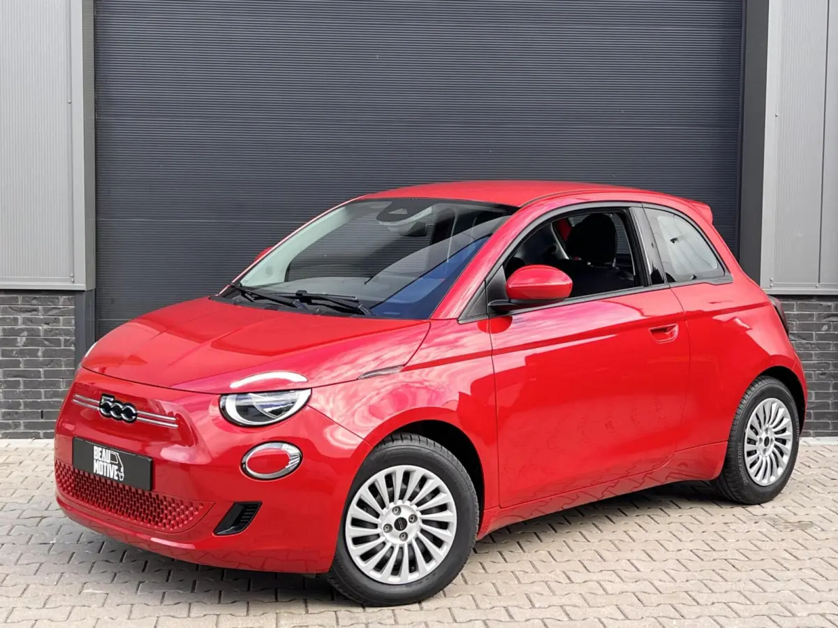 24kWh *La Prima 16” Two-Tone* CarPlay / 4x Assist