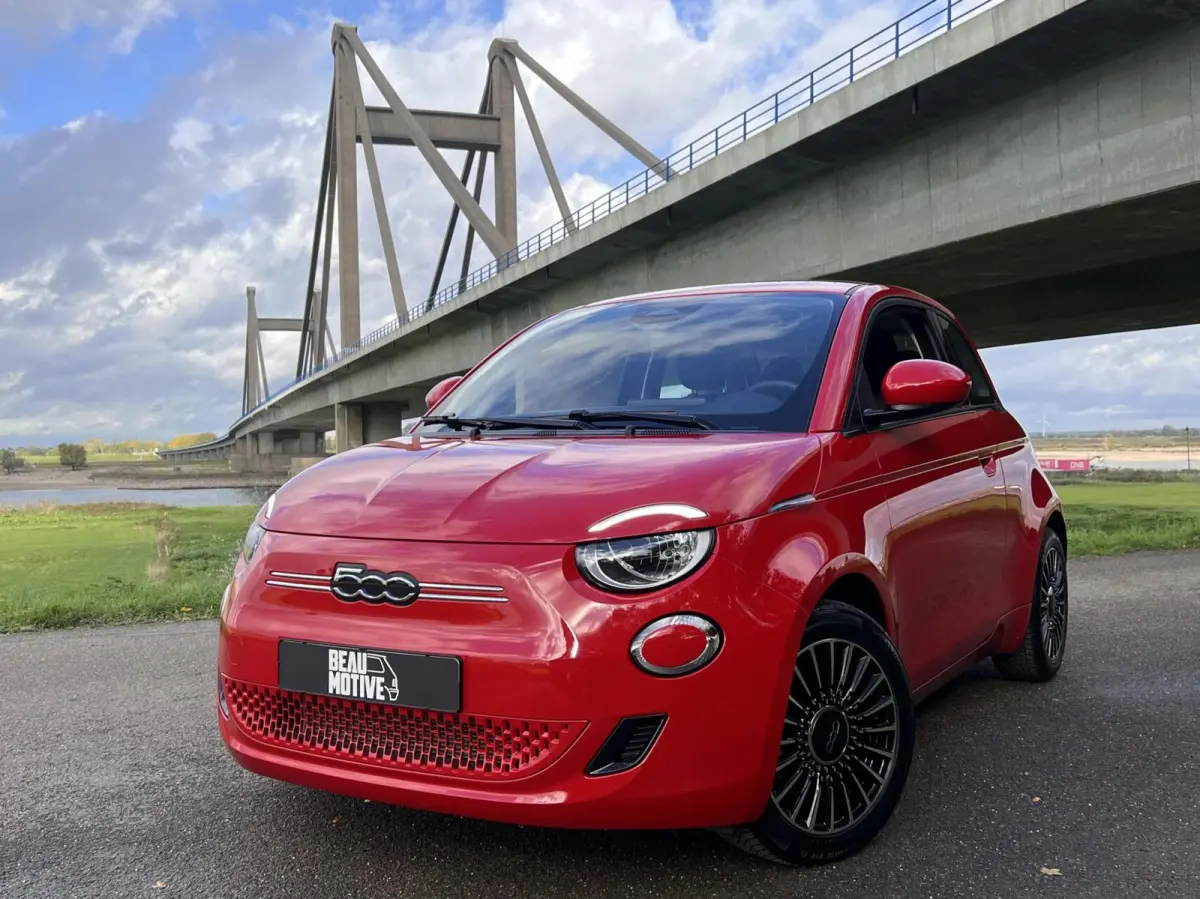 24kWh *La Prima 16” Two-Tone* CarPlay / 4x Assist