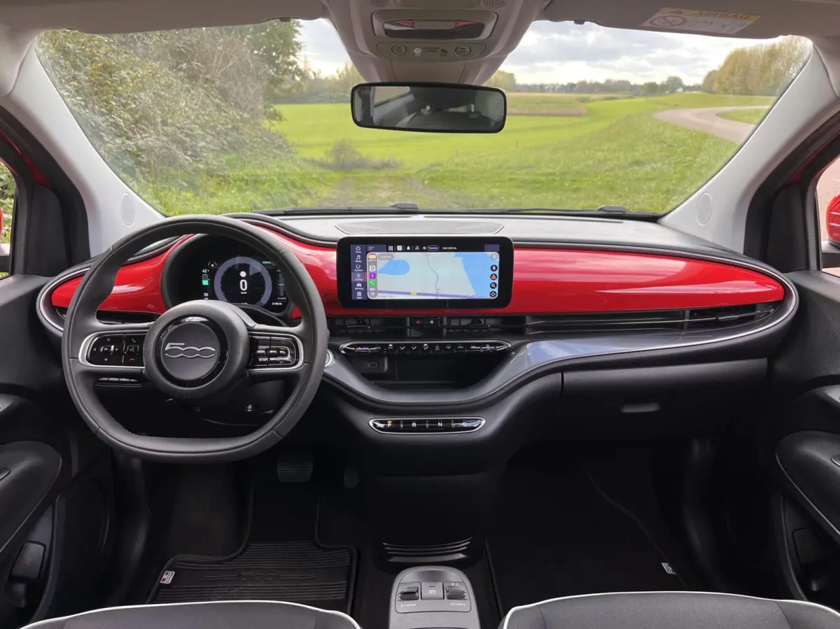 24kWh *La Prima 16” Two-Tone* CarPlay / 4x Assist