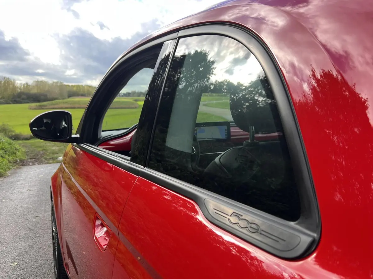 24kWh *La Prima 16” Two-Tone* CarPlay / 4x Assist