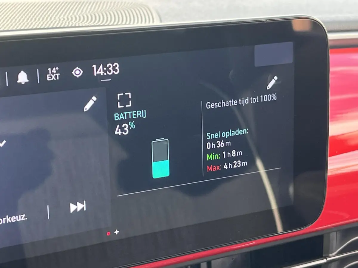 24kWh *La Prima 16” Two-Tone* CarPlay / 4x Assist