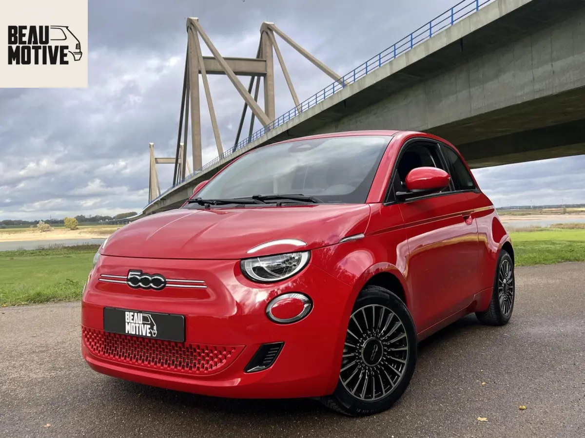 24kWh *La Prima 16” Two-Tone* CarPlay / 4x Assist