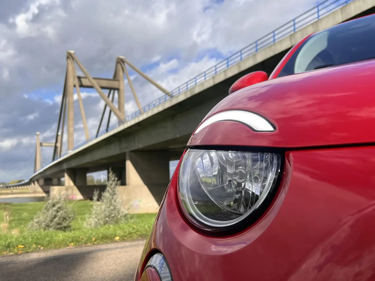 24kWh *La Prima 16” Two-Tone* CarPlay / 4x Assist