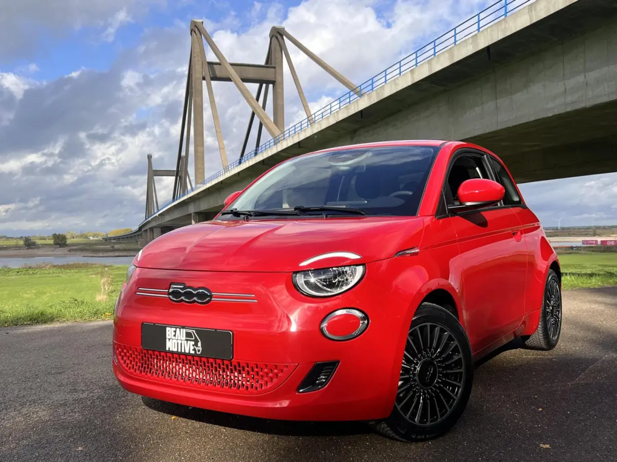 24kWh *La Prima 16” Two-Tone* CarPlay / 4x Assist