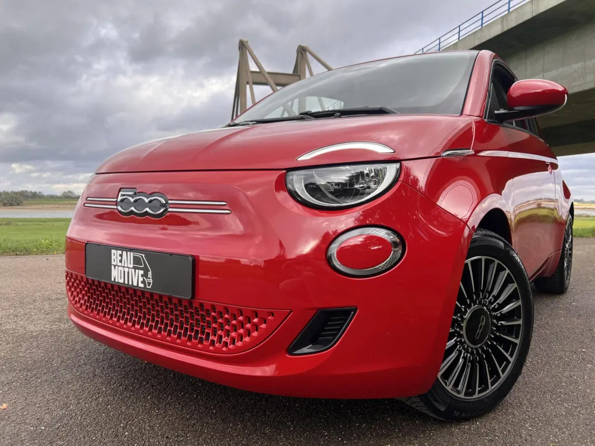 24kWh *La Prima 16” Two-Tone* CarPlay / 4x Assist