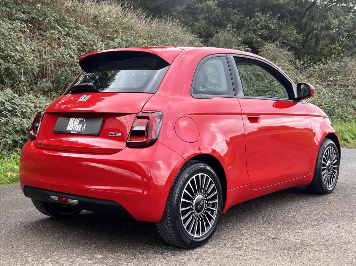 24kWh *La Prima 16” Two-Tone* CarPlay / 4x Assist