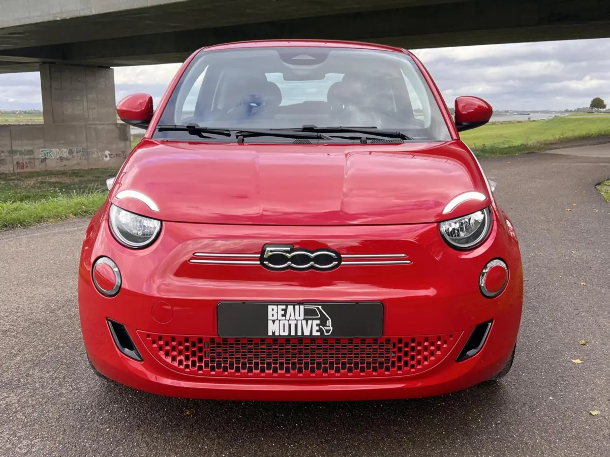 24kWh *La Prima 16” Two-Tone* CarPlay / 4x Assist