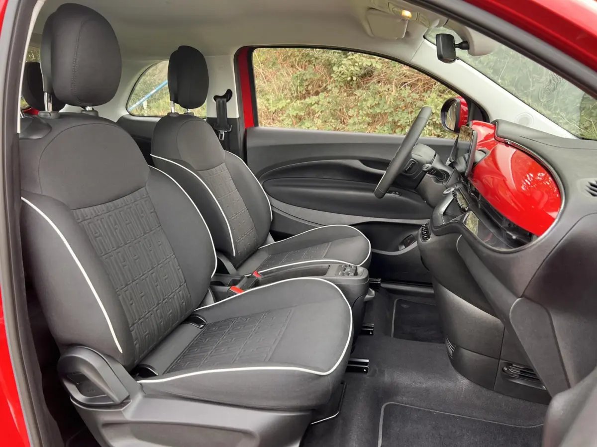 24kWh *La Prima 16” Two-Tone* CarPlay / 4x Assist