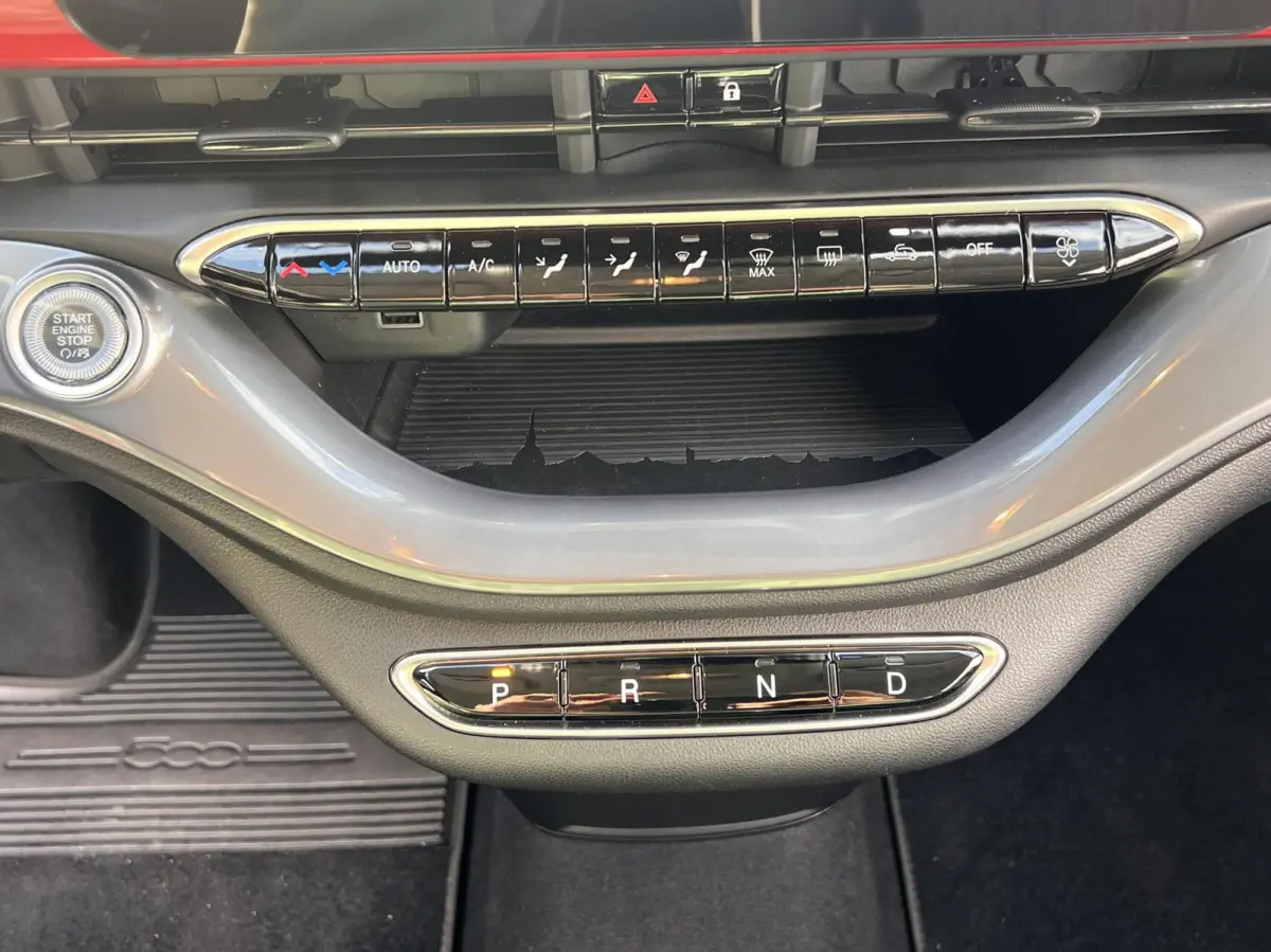 24kWh *La Prima 16” Two-Tone* CarPlay / 4x Assist
