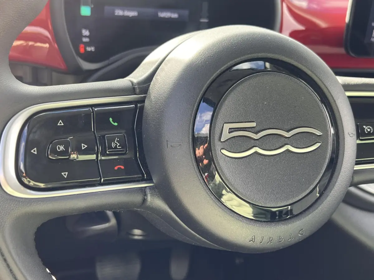 24kWh *La Prima 16” Two-Tone* CarPlay / 4x Assist