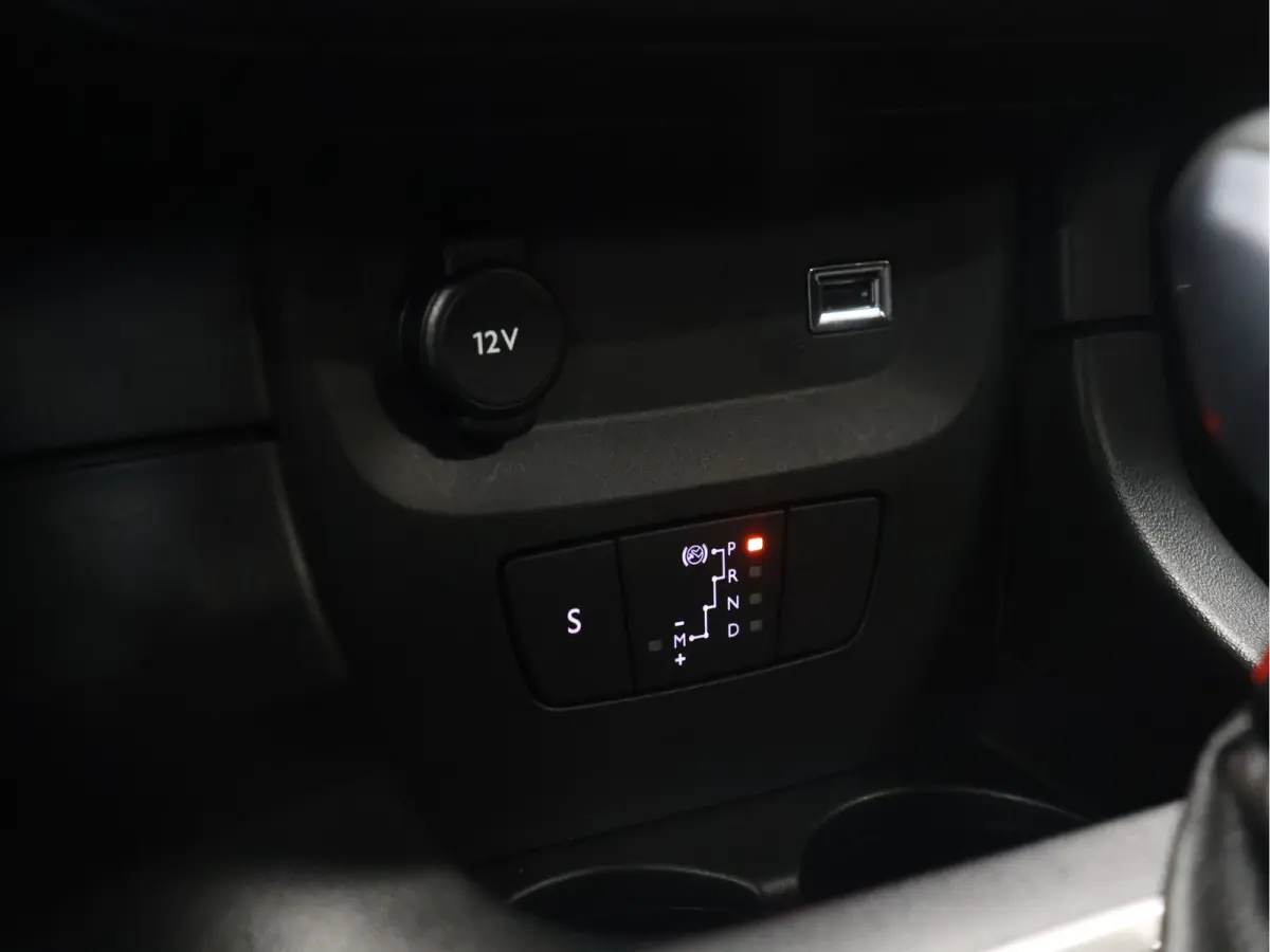 1.2 PureTech Shine [APPLE CARPLAY, CAMERA, STOELVERWARMING, ANDROID, CRUISE, LED VISION, PDC ACHTER, CLIMATE, NAVIGATIE, NIEUWSTAAT]