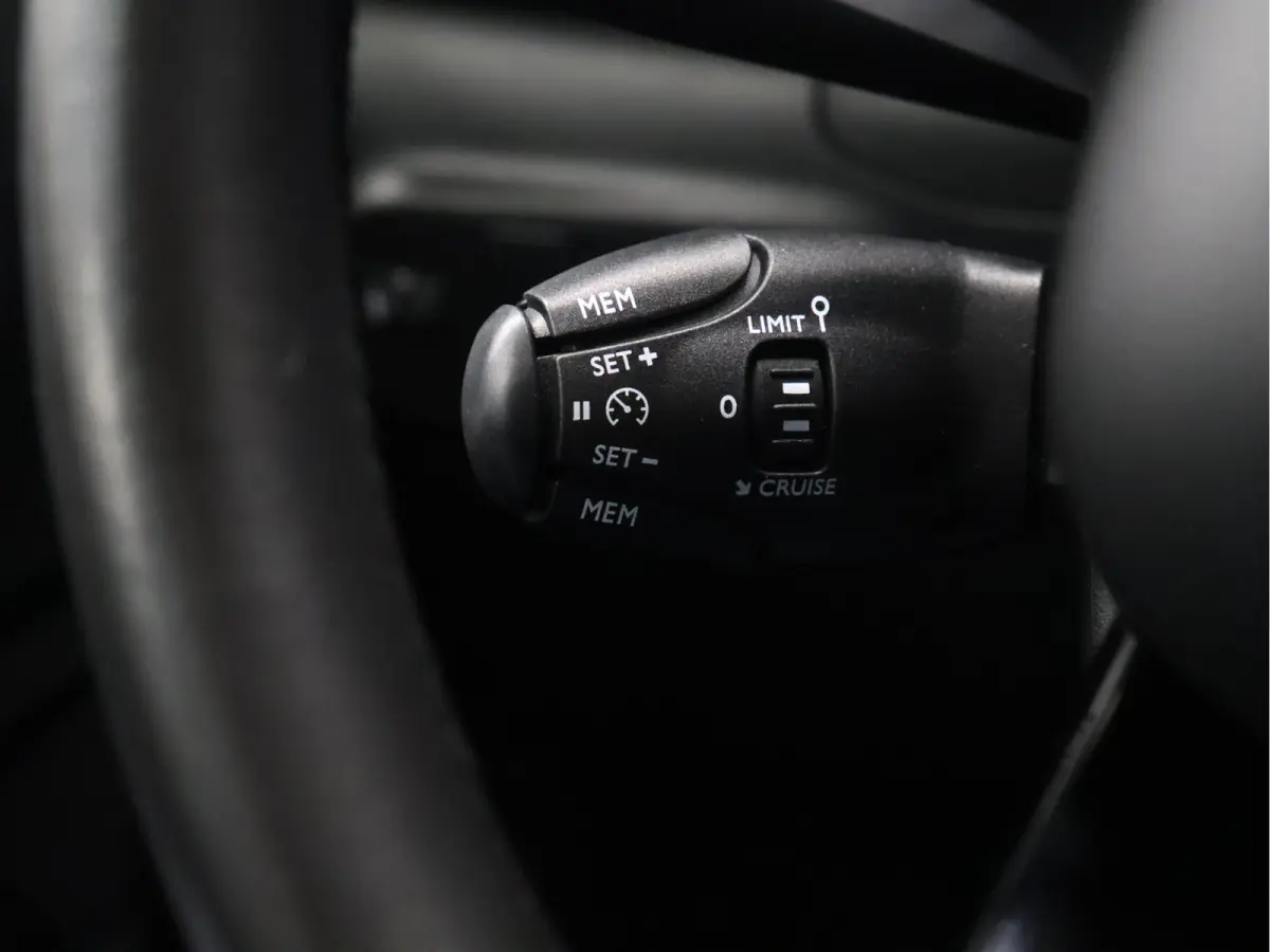 1.2 PureTech Shine [APPLE CARPLAY, CAMERA, STOELVERWARMING, ANDROID, CRUISE, LED VISION, PDC ACHTER, CLIMATE, NAVIGATIE, NIEUWSTAAT]