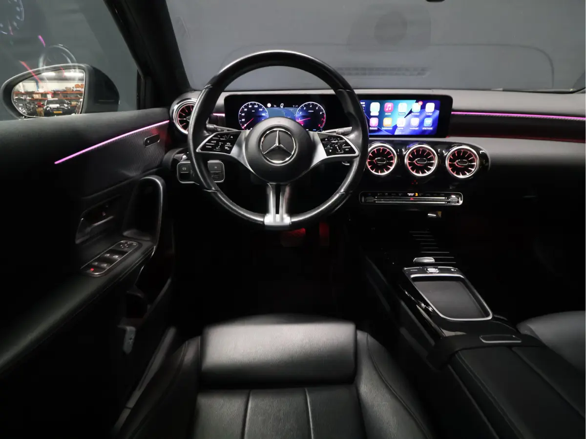 180 Luxury Line [ADAPTIVE CRUISE, APPLE CARPLAY, ANDROID, STOELVERWARMING, DIGITAL DASH, LEDER, LED, BLUETOOTH, NAVIGATIE, CLIMATE CONTROL, NIEUWSTAAT]