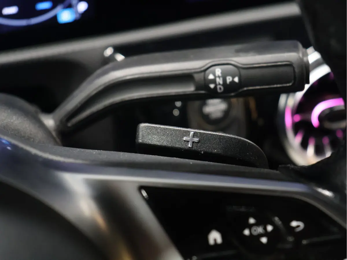 180 Luxury Line [ADAPTIVE CRUISE, APPLE CARPLAY, ANDROID, STOELVERWARMING, DIGITAL DASH, LEDER, LED, BLUETOOTH, NAVIGATIE, CLIMATE CONTROL, NIEUWSTAAT]