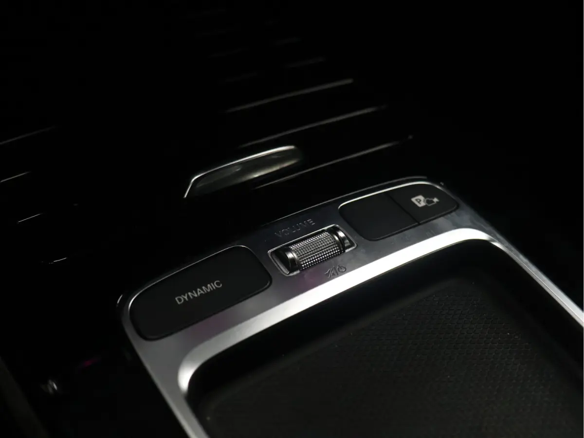 180 Luxury Line [ADAPTIVE CRUISE, APPLE CARPLAY, ANDROID, STOELVERWARMING, DIGITAL DASH, LEDER, LED, BLUETOOTH, NAVIGATIE, CLIMATE CONTROL, NIEUWSTAAT]