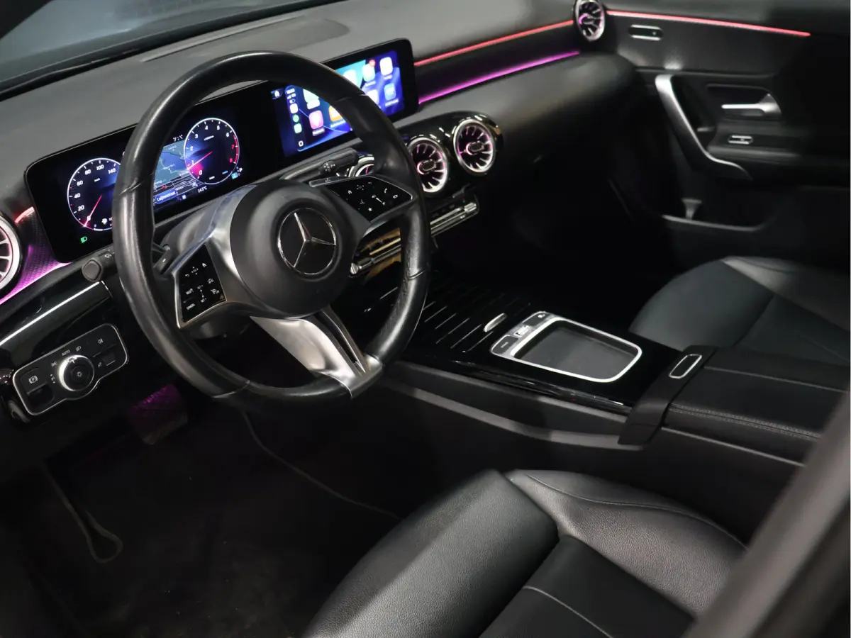 180 Luxury Line [ADAPTIVE CRUISE, APPLE CARPLAY, ANDROID, STOELVERWARMING, DIGITAL DASH, LEDER, LED, BLUETOOTH, NAVIGATIE, CLIMATE CONTROL, NIEUWSTAAT]