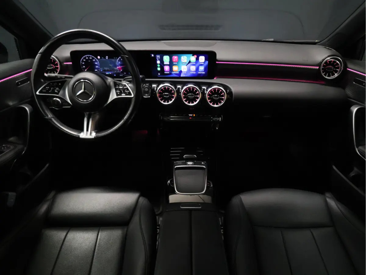 180 Luxury Line [ADAPTIVE CRUISE, APPLE CARPLAY, ANDROID, STOELVERWARMING, DIGITAL DASH, LEDER, LED, BLUETOOTH, NAVIGATIE, CLIMATE CONTROL, NIEUWSTAAT]