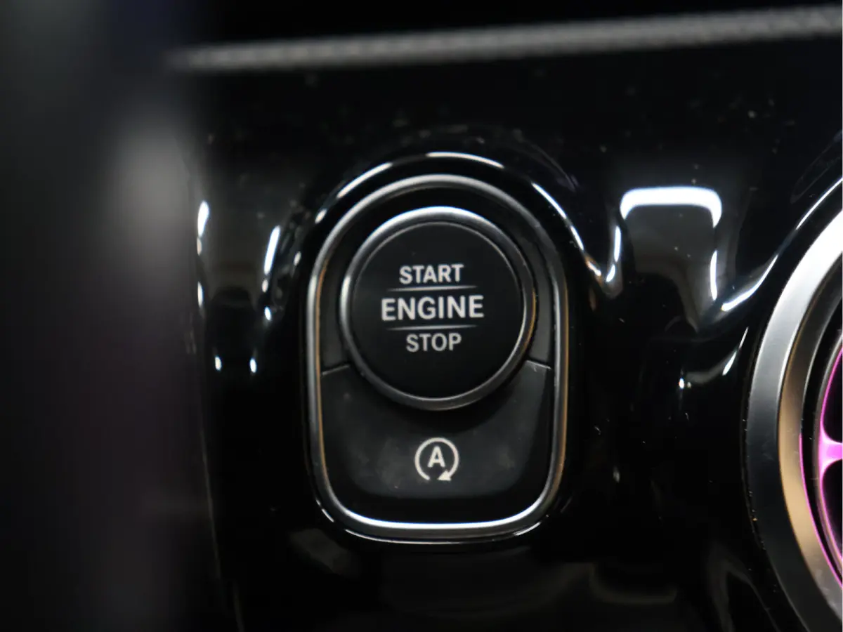 180 Luxury Line [ADAPTIVE CRUISE, APPLE CARPLAY, ANDROID, STOELVERWARMING, DIGITAL DASH, LEDER, LED, BLUETOOTH, NAVIGATIE, CLIMATE CONTROL, NIEUWSTAAT]