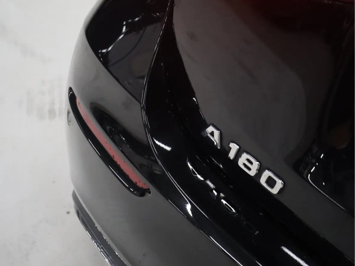 180 Luxury Line [ADAPTIVE CRUISE, APPLE CARPLAY, ANDROID, STOELVERWARMING, DIGITAL DASH, LEDER, LED, BLUETOOTH, NAVIGATIE, CLIMATE CONTROL, NIEUWSTAAT]