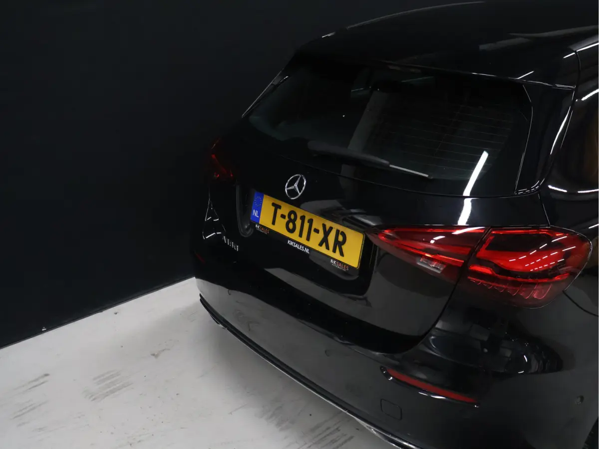 180 Luxury Line [ADAPTIVE CRUISE, APPLE CARPLAY, ANDROID, STOELVERWARMING, DIGITAL DASH, LEDER, LED, BLUETOOTH, NAVIGATIE, CLIMATE CONTROL, NIEUWSTAAT]