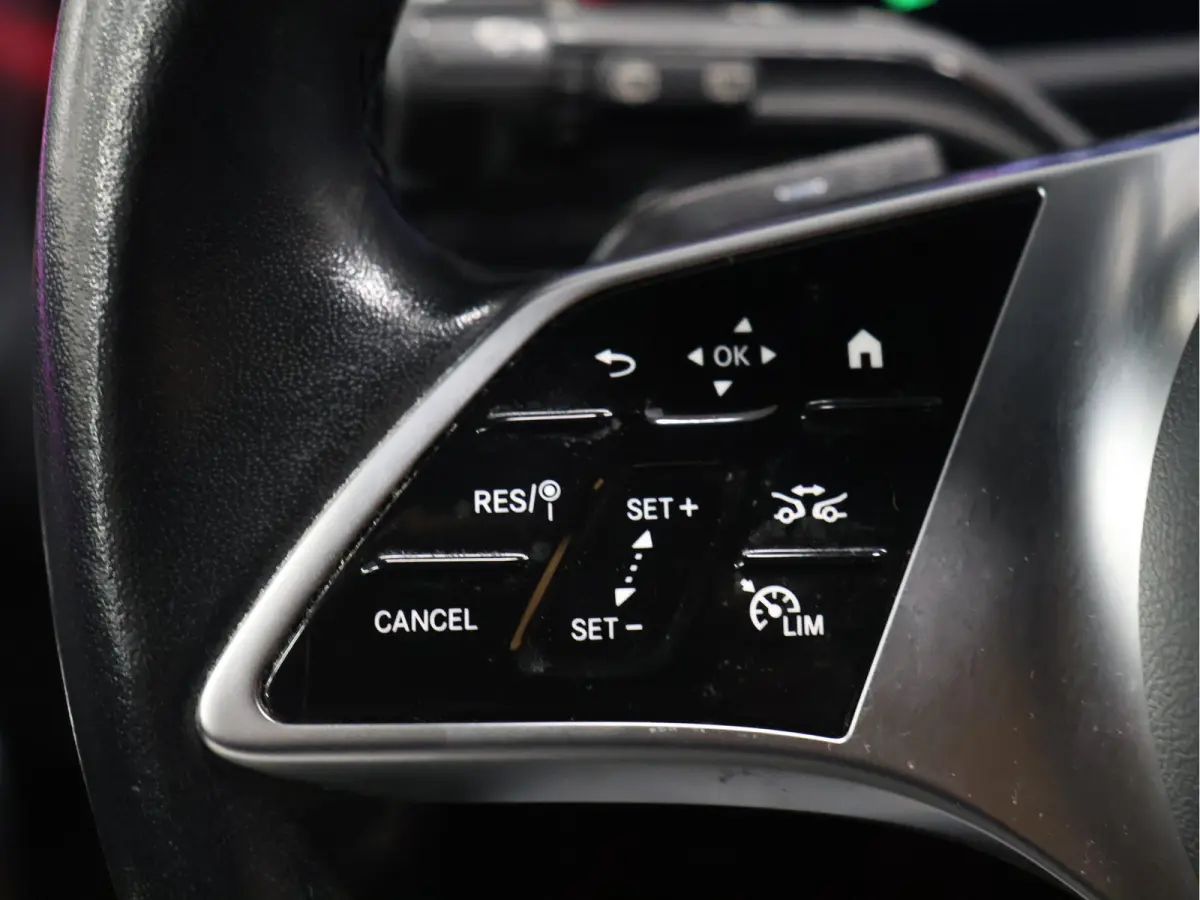 180 Luxury Line [ADAPTIVE CRUISE, APPLE CARPLAY, ANDROID, STOELVERWARMING, DIGITAL DASH, LEDER, LED, BLUETOOTH, NAVIGATIE, CLIMATE CONTROL, NIEUWSTAAT]