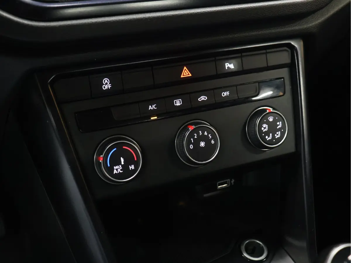 1.0 TSI [APPLE CARPLAY, CRUISE CONTROL, ANDROID, PDC V+A, NAVIGATIE, BLUETOOTH, CLIMATE CONTROL, MUILTIFUNCTIONEEL STUURWIEL, RADIO NIEUWSTAAT]