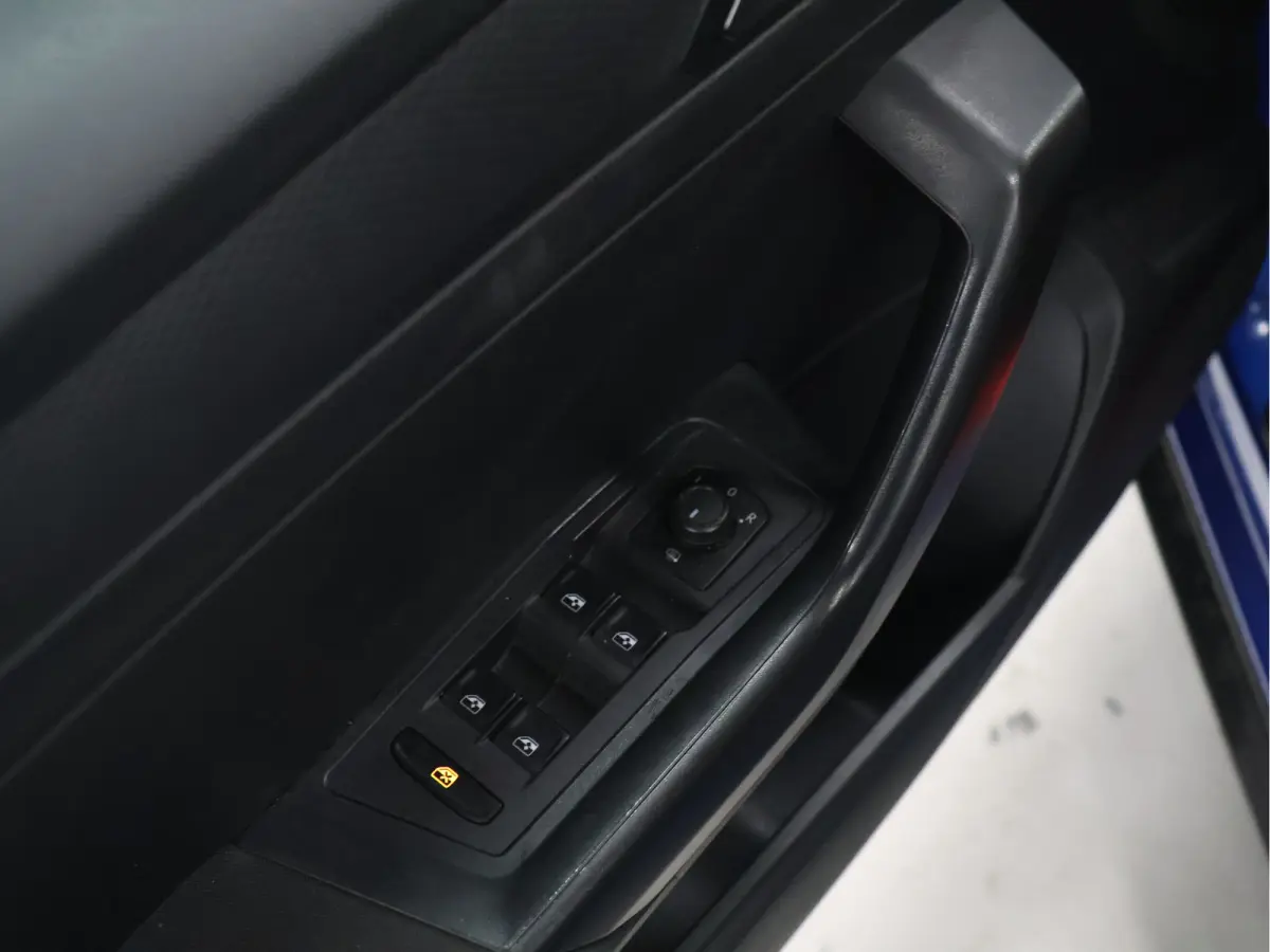1.0 TSI [APPLE CARPLAY, CRUISE CONTROL, ANDROID, PDC V+A, NAVIGATIE, BLUETOOTH, CLIMATE CONTROL, MUILTIFUNCTIONEEL STUURWIEL, RADIO NIEUWSTAAT]