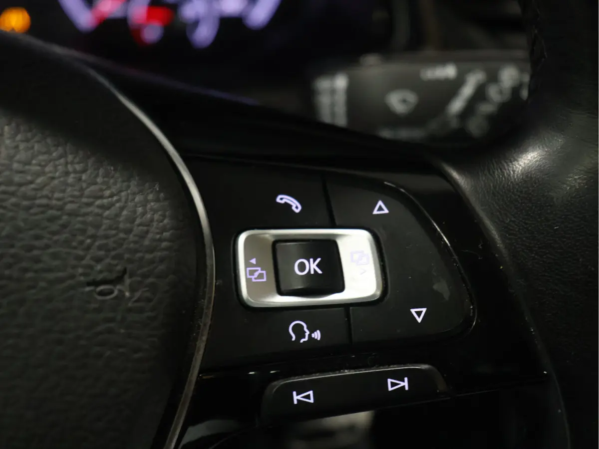 1.0 TSI [APPLE CARPLAY, CRUISE CONTROL, ANDROID, PDC V+A, NAVIGATIE, BLUETOOTH, CLIMATE CONTROL, MUILTIFUNCTIONEEL STUURWIEL, RADIO NIEUWSTAAT]