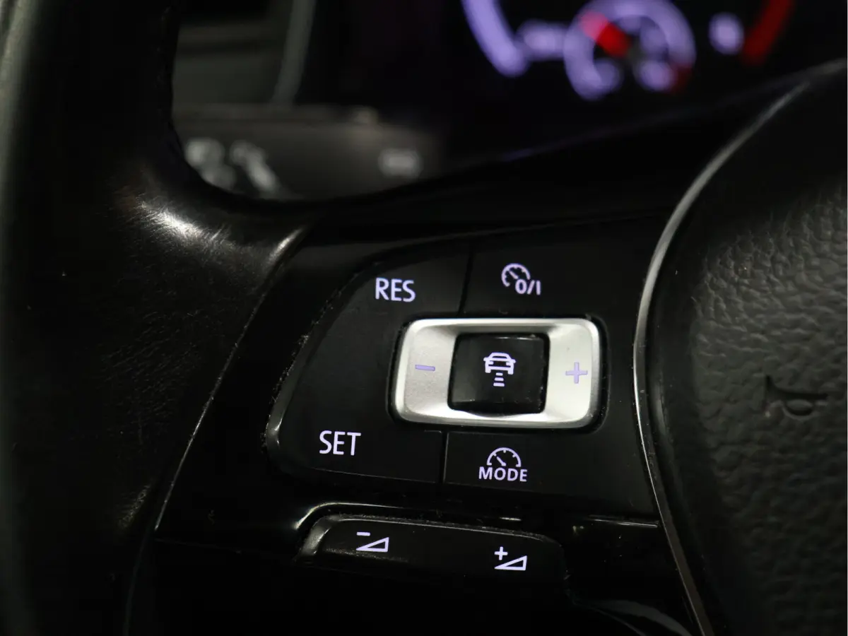 1.0 TSI [APPLE CARPLAY, CRUISE CONTROL, ANDROID, PDC V+A, NAVIGATIE, BLUETOOTH, CLIMATE CONTROL, MUILTIFUNCTIONEEL STUURWIEL, RADIO NIEUWSTAAT]