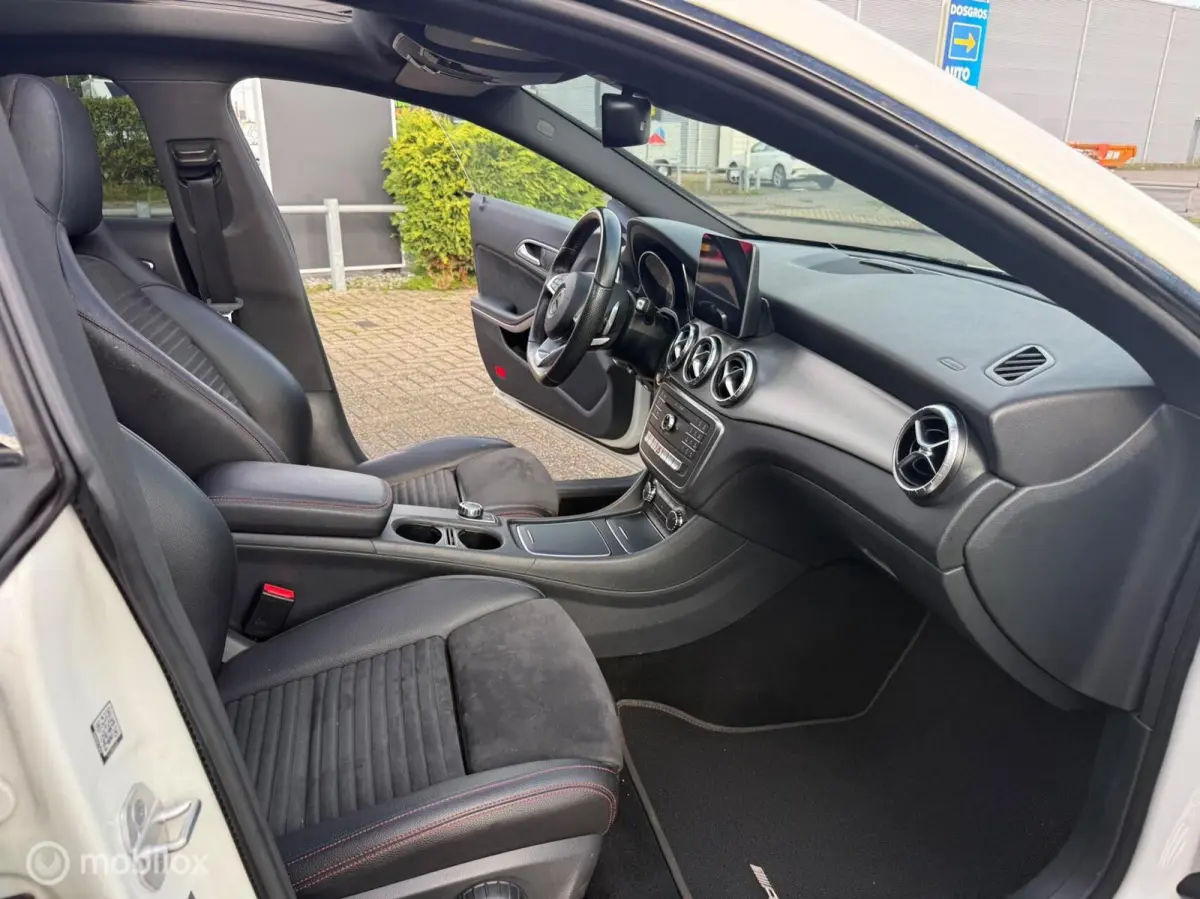 180 Business Solution AMG Panoramadak 103209 km