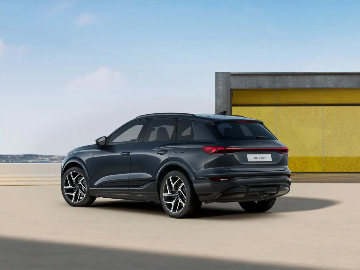 S edition | Adaptive air suspension | Adaptive cruise control | Audi sound system
