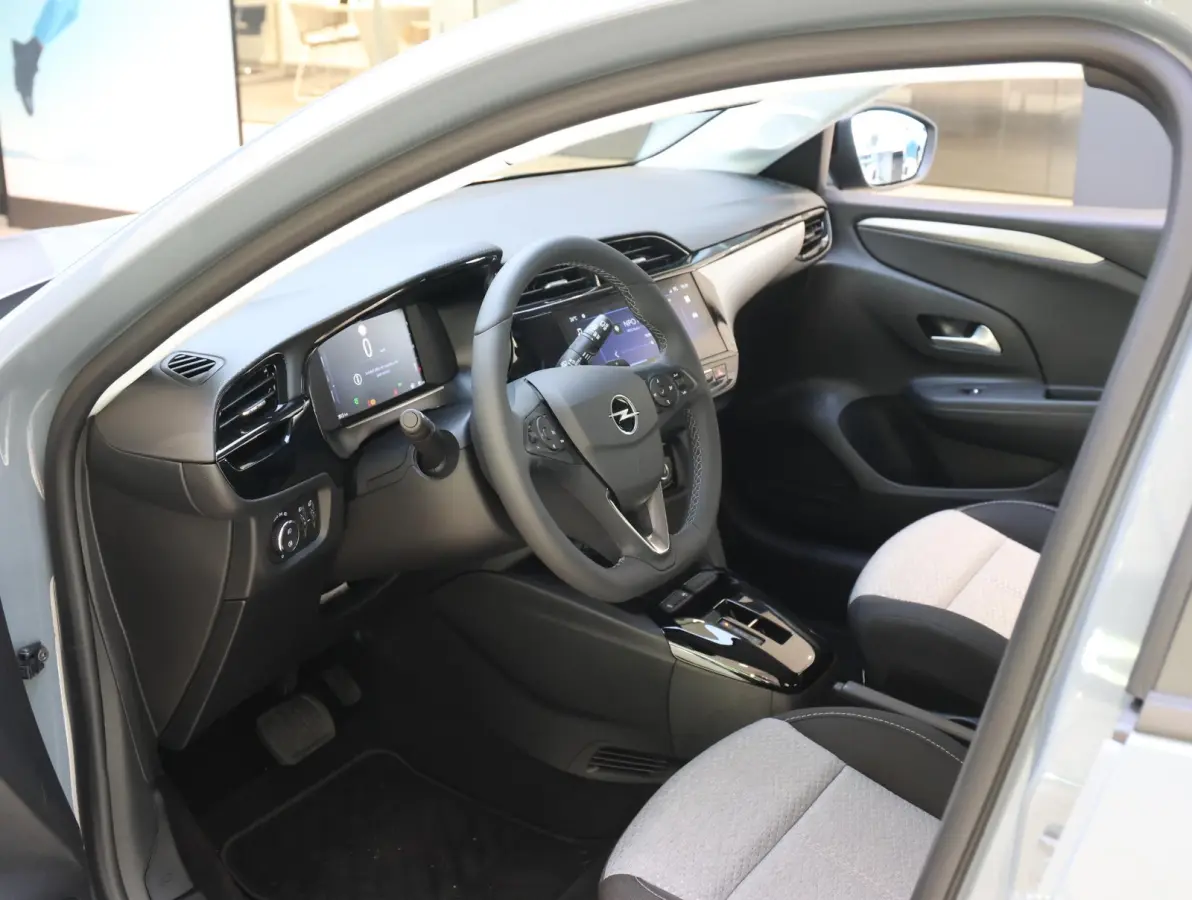 Edition Hybrid 110 pk Automaat | Tot 8 jaar Garantie | Apple Carplay/Android Auto | Achteruitrijcamera | Airco | Parkeersensoren rondom | Dodehoekbewaking