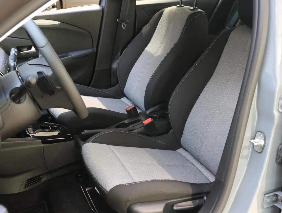Edition Hybrid 110 pk Automaat | Tot 8 jaar Garantie | Apple Carplay/Android Auto | Achteruitrijcamera | Airco | Parkeersensoren rondom | Dodehoekbewaking
