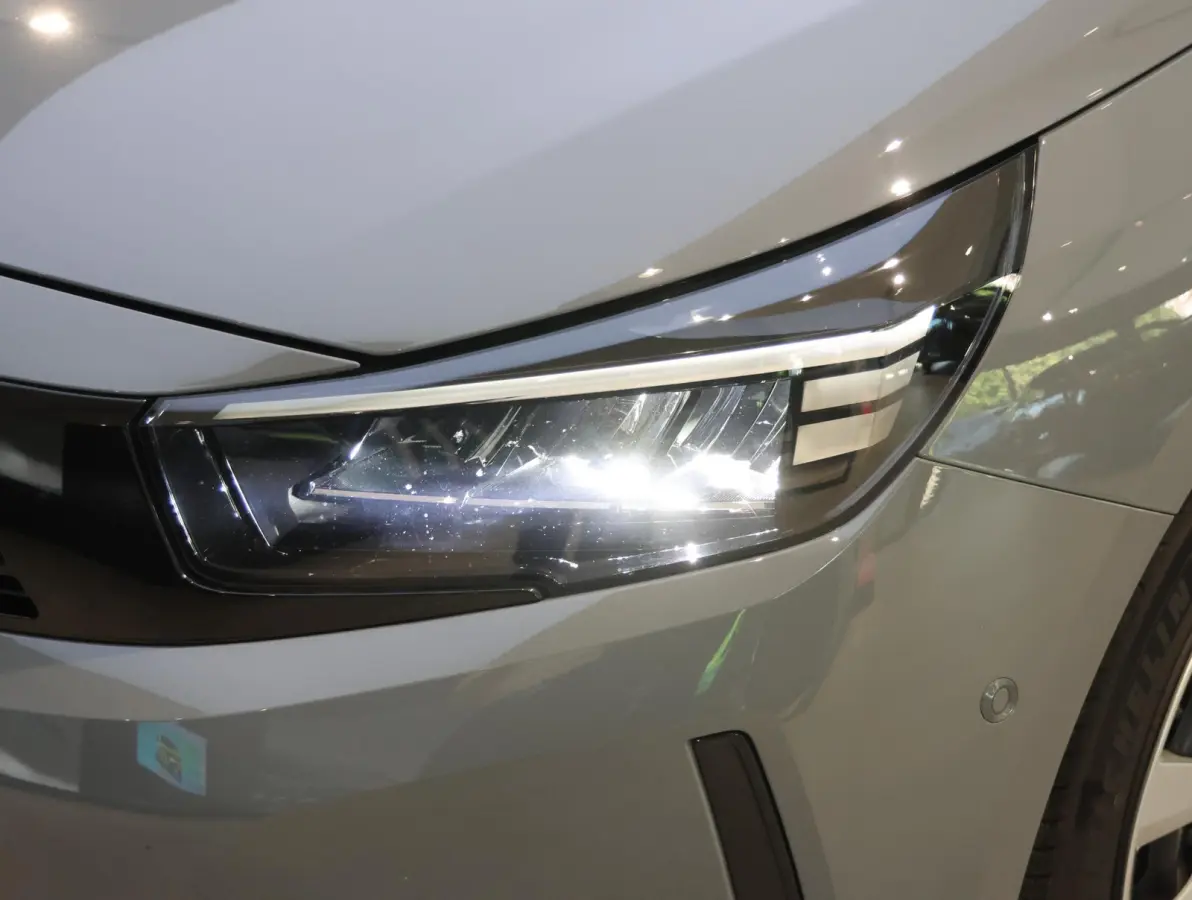 Edition Hybrid 110 pk Automaat | Tot 8 jaar Garantie | Apple Carplay/Android Auto | Achteruitrijcamera | Airco | Parkeersensoren rondom | Dodehoekbewaking