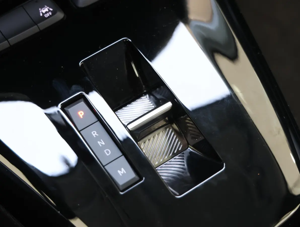 Edition Hybrid 110 pk Automaat | Tot 8 jaar Garantie | Apple Carplay/Android Auto | Achteruitrijcamera | Airco | Parkeersensoren rondom | Dodehoekbewaking